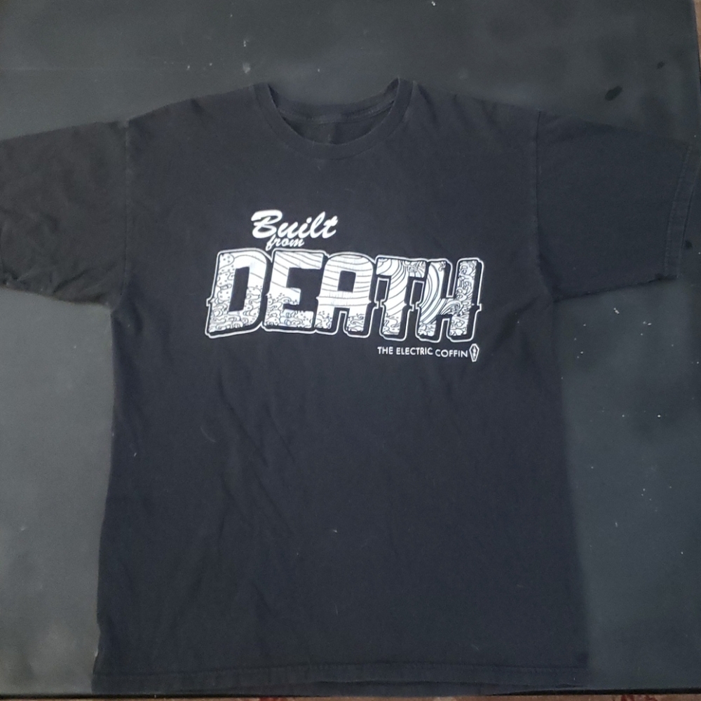 The electric coffin graphic tee